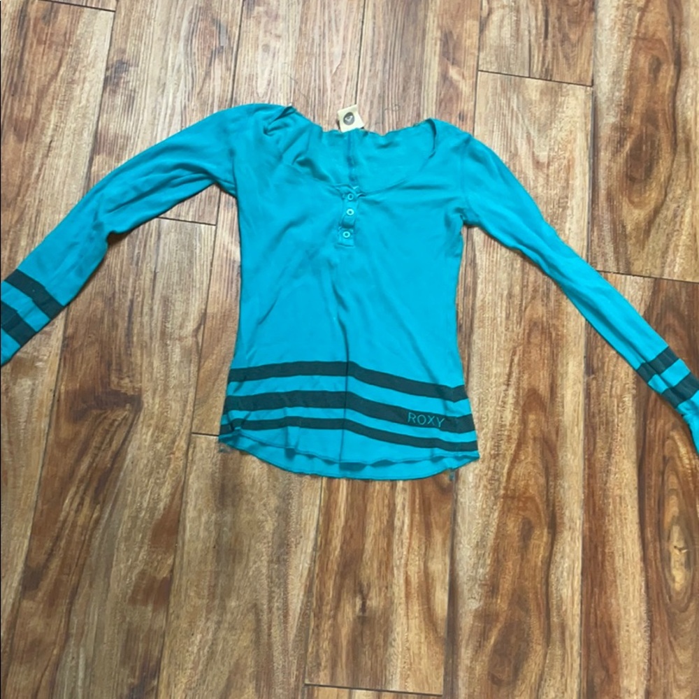 Long blue with brown stripes roxy shirt